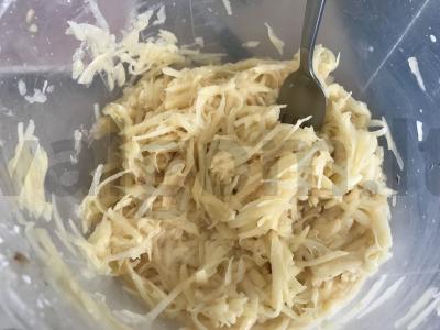 Bulviniai blynai su bulvėmis ir svogūnais „kaimiškai“ Žingsnis 4