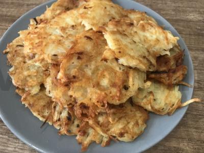 Bulviniai blynai su bulvėmis ir svogūnais „kaimiškai“ pagrindine nuotrauka