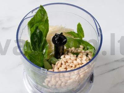 Makaronai su naminiu pesto padažu Žingsnis 1