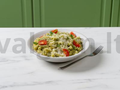 Makaronai su naminiu pesto padažu pagrindine nuotrauka