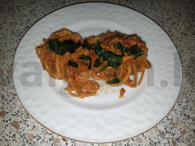 Spagečiai su faršu pomidorų padaže pagrindine nuotrauka