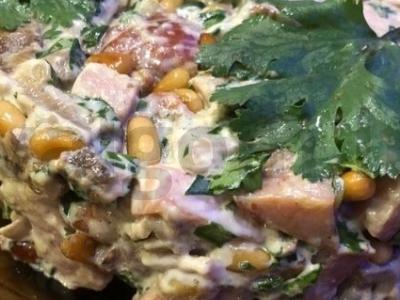 Salotas „Miško pasaka“ su vištiena ir pušų riešutais Žingsnis 6