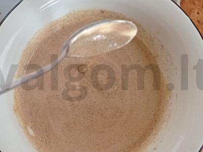 Saldus pyragas su kondensuotu pienu Žingsnis 1