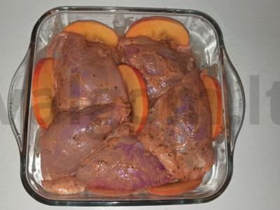 Vištienos šlaunelės, keptos su sūriu ir persimonais Žingsnis 3