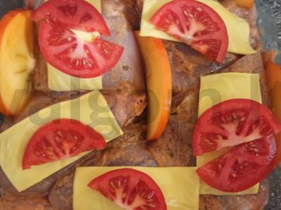 Vištienos šlaunelės, keptos su sūriu ir persimonais Žingsnis 4