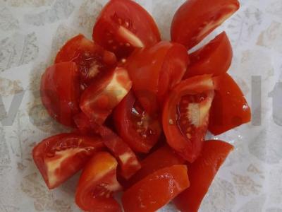 Vitaminų salotas su pomidorais ir žolelėmis Žingsnis 1