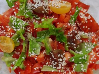 Vitaminų salotas su pomidorais ir žolelėmis Žingsnis 4