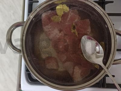 Skanus naminis šaltas patiekalas su vištienos kojelėmis Žingsnis 2