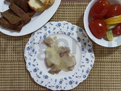 Skanus naminis šaltas patiekalas su vištienos kojelėmis pagrindine nuotrauka