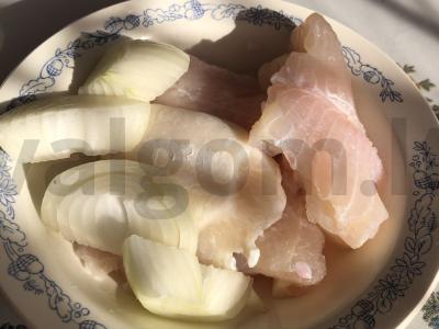 Žuvies kotletai pomidorų padaže Žingsnis 1