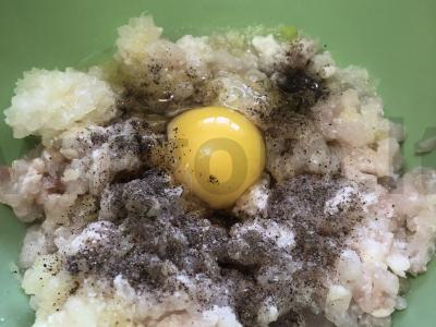 Žuvies kotletai pomidorų padaže Žingsnis 2