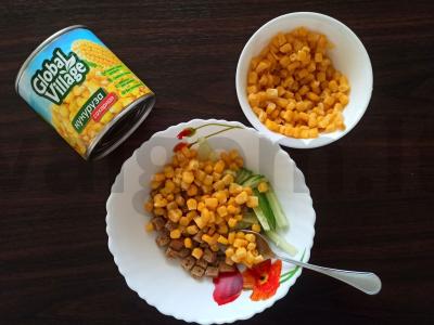 Šviežias salotas su kukurūzais ir agurkais Žingsnis 2