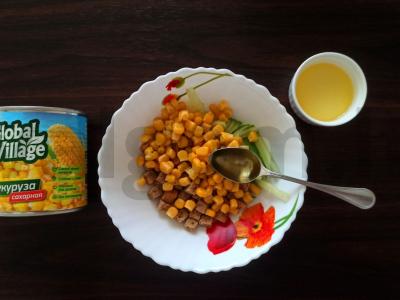 Šviežias salotas su kukurūzais ir agurkais Žingsnis 3