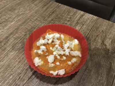 Originalus omletas pusryčiams su korėjietiška morkų salotomis ir sūriu Žingsnis 3