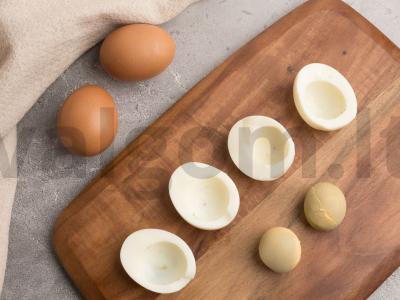 Įdaryti kiaušiniai su lydytu sūriu ir česnaku Žingsnis 1
