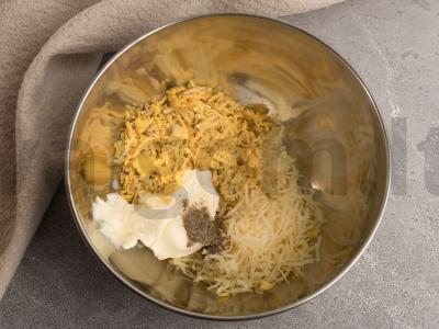 Įdaryti kiaušiniai su lydytu sūriu ir česnaku Žingsnis 3