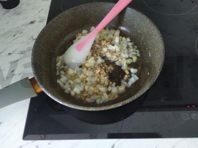 Įdaryti pievagrybiai orkaitėje Žingsnis 3