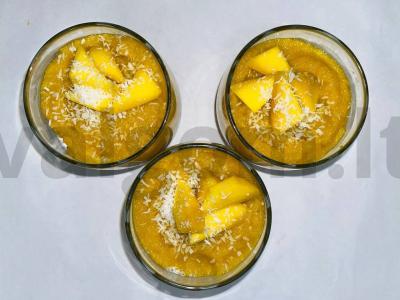 Atgaivinantis kokosų pienas su mangais ir persikų džemu pagrindine nuotrauka