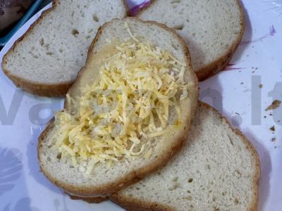 Originali bruschetta su upėtakiu ir sūriu Žingsnis 2