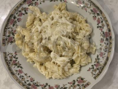 Makaronai sūrio padaže pagrindine nuotrauka