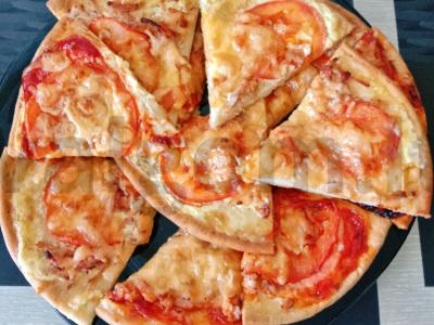 Pica „Penkios minutės“ su virta dešra ir kietuoju sūriu pagrindine nuotrauka