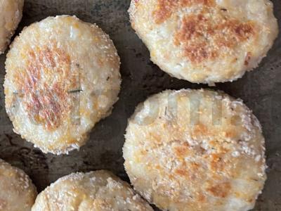 Kiaulienos ir vištienos faršo kotletai orkaitėje pagrindine nuotrauka