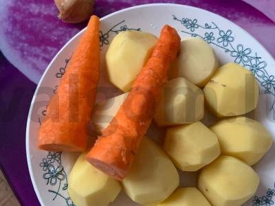 Daržovių sriuba su meatballs Žingsnis 1