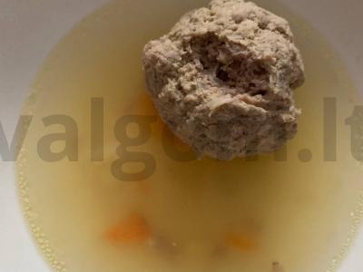 Daržovių sriuba su meatballs pagrindine nuotrauka