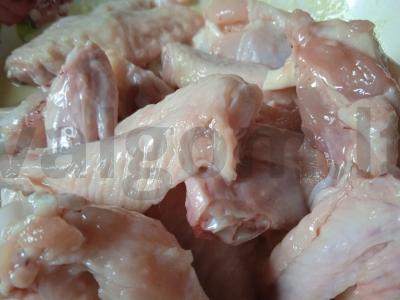 Vištienos sparneliai tešloje Žingsnis 1