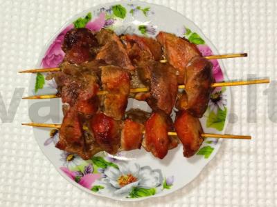 Namų šašlykas orkaitėje su pomidorais savo sultyse pagrindine nuotrauka