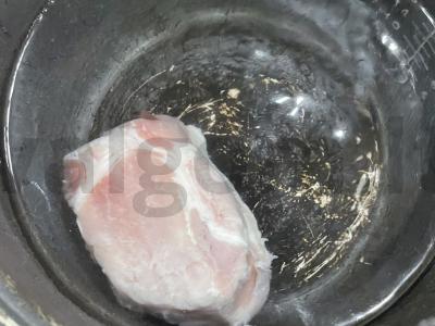 Sriuba su mėsa ir džiovintais grybais lėtoje viryklėje Žingsnis 1