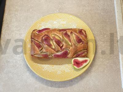 Figų pyragas iš pilno grūdo miltų pagrindine nuotrauka