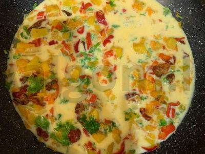 Daržovių omletas pagrindine nuotrauka