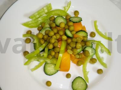 Aštrus daržovių salotas iš geltonų pomidorų su aštriu pipiru Žingsnis 3