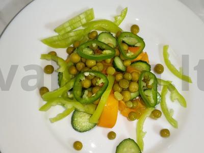 Aštrus daržovių salotas iš geltonų pomidorų su aštriu pipiru Žingsnis 4