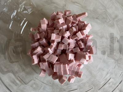 Originalus salotas su bulvėmis, keptomis kiaušinyje Žingsnis 1