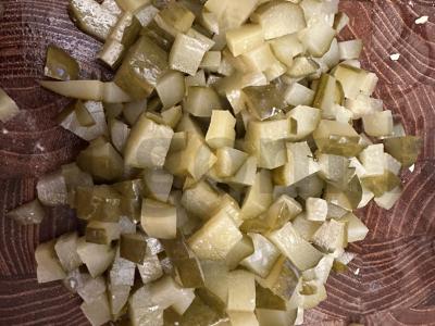 Pupelių ir marinuotų agurkų salotas Žingsnis 3