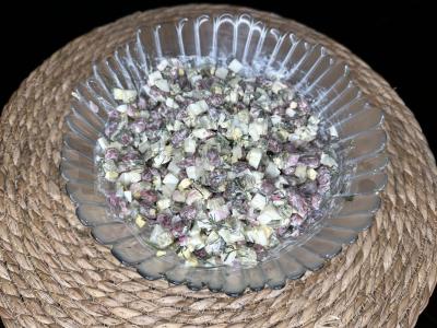 Pupelių ir marinuotų agurkų salotas pagrindine nuotrauka