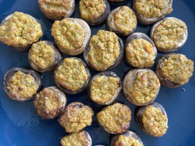 Įdaryti pievagrybiai pagrindine nuotrauka