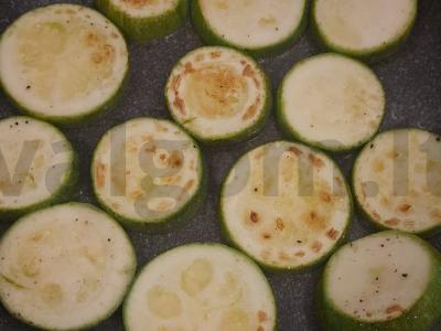 Kepti cukinijos pagrindine nuotrauka