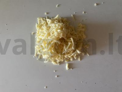 Auksinė pica su dvigubu sūriu ir Vienos dešrelėmis Žingsnis 4