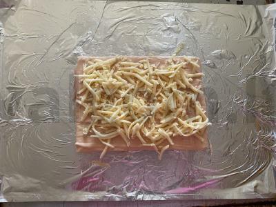 Auksinė pica su dvigubu sūriu ir Vienos dešrelėmis Žingsnis 5