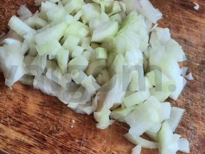 Troškinta bulvė su svogūnais ant lašinukų Žingsnis 4