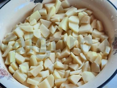 Troškinta bulvė su svogūnais ant lašinukų Žingsnis 6