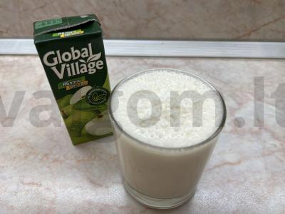 Tropinis pieno kokteilis su obuolių sultimis pagrindine nuotrauka