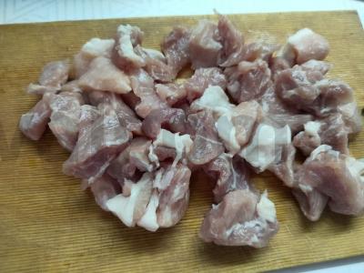 Kiaulienos troškinys su bulvėmis, morkomis ir svogūnais Žingsnis 1