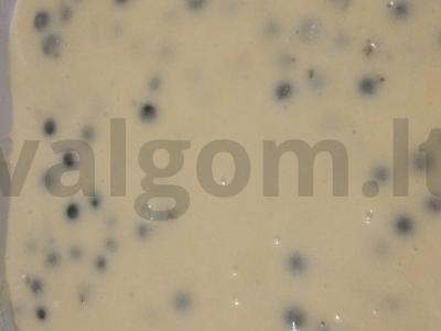 Nuostabus pyragas „Šiltas vakaras“ su pienu ir juodaisiais serbentais Žingsnis 5