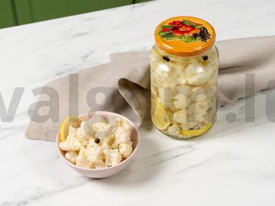 Marinuota žiedinė kopūstai pagrindine nuotrauka