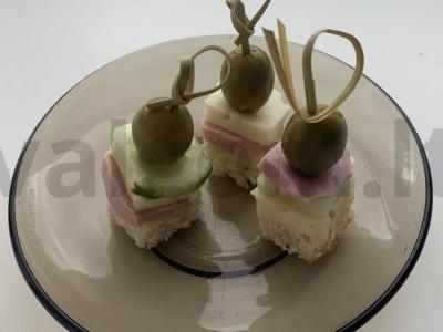 Kanarė su dešra, sūriu, agurku ir alyvuogėmis Žingsnis 2