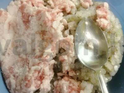 Žuvies kotletai iš ešerio su kiaulienos riebalais džiūvėsėliuose Žingsnis 2